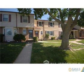 4 Tiger Lilly Court, Sayreville, NJ 08872