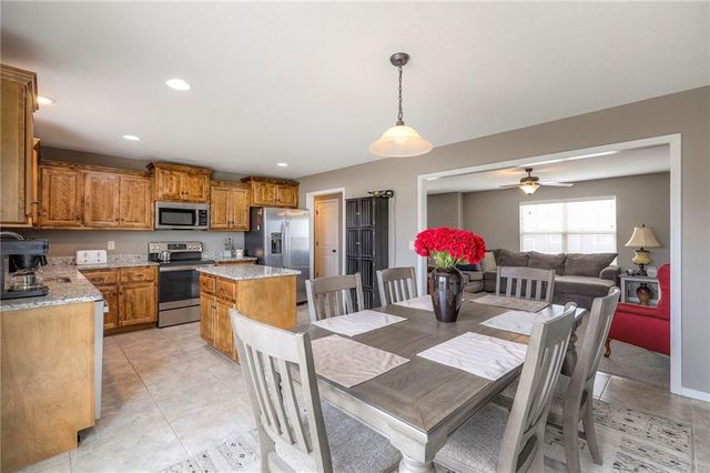 905 Chickadee Drive, Oak Grove, MO 64075