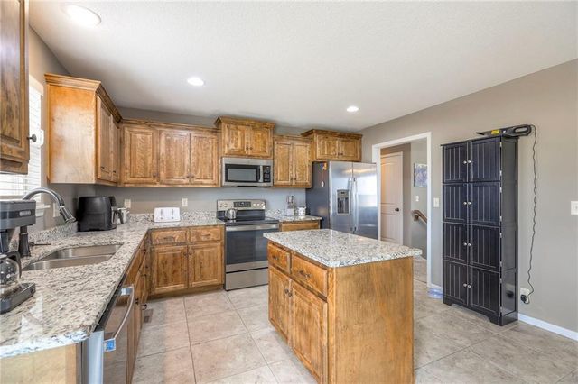 905 Chickadee Drive, Oak Grove, MO 64075