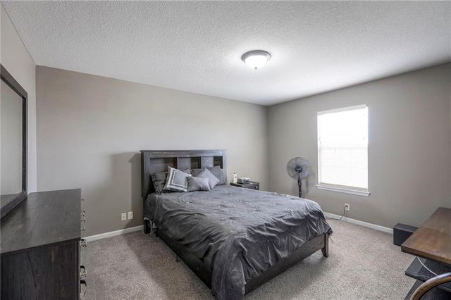 905 Chickadee Drive, Oak Grove, MO 64075