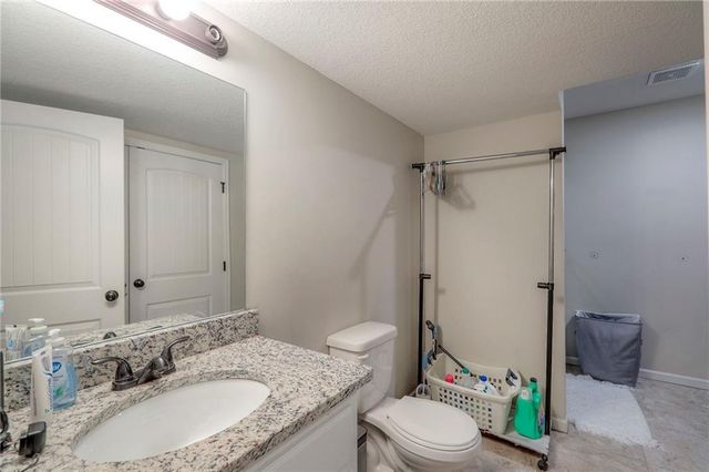 905 Chickadee Drive, Oak Grove, MO 64075