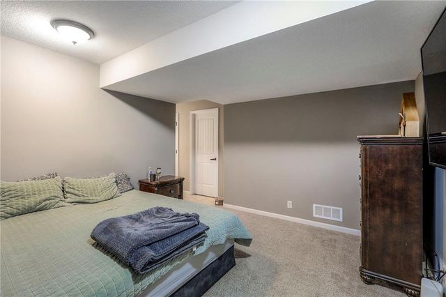 905 Chickadee Drive, Oak Grove, MO 64075