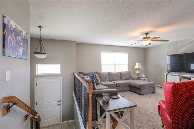 905 Chickadee Drive, Oak Grove, MO 64075