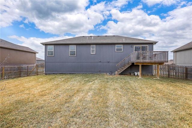 905 Chickadee Drive, Oak Grove, MO 64075