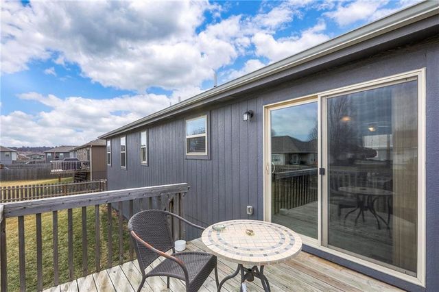 905 Chickadee Drive, Oak Grove, MO 64075