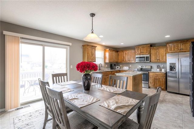 905 Chickadee Drive, Oak Grove, MO 64075