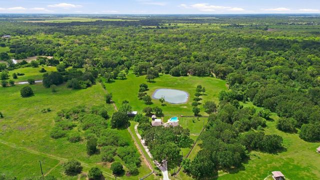 1711 Eagle Nest Acres Drive, Wallis, TX 77485