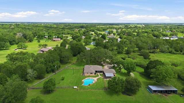 1711 Eagle Nest Acres Drive, Wallis, TX 77485