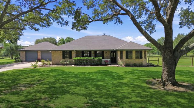 1711 Eagle Nest Acres Drive, Wallis, TX 77485
