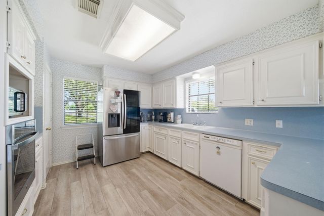1711 Eagle Nest Acres Drive, Wallis, TX 77485