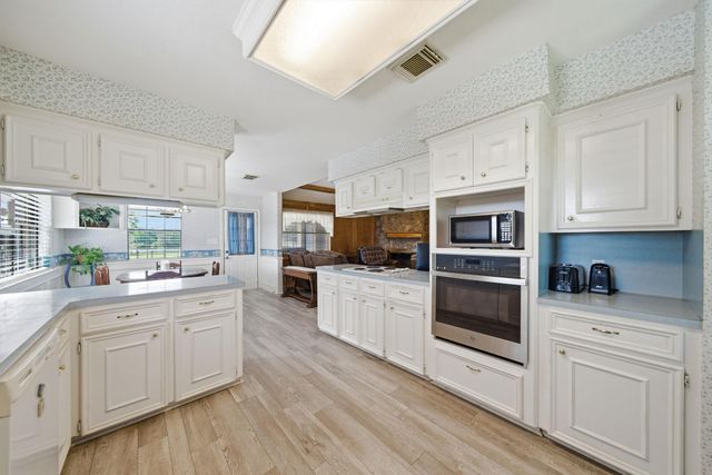 1711 Eagle Nest Acres Drive, Wallis, TX 77485
