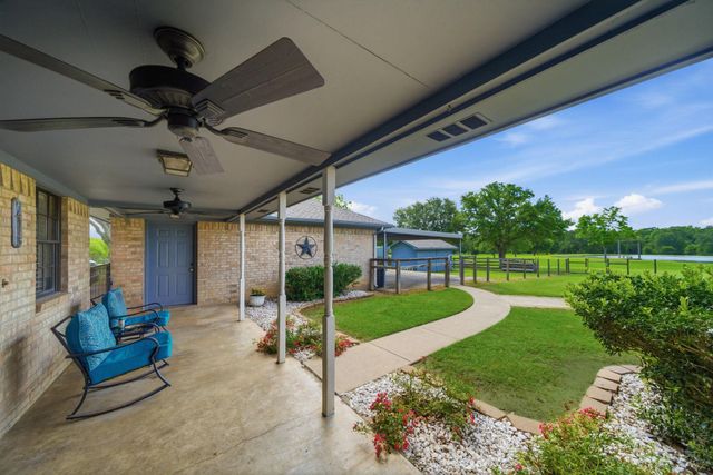 1711 Eagle Nest Acres Drive, Wallis, TX 77485