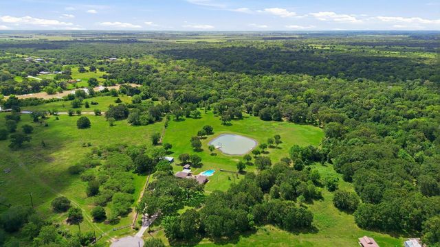 1711 Eagle Nest Acres Drive, Wallis, TX 77485