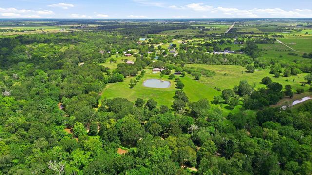1711 Eagle Nest Acres Drive, Wallis, TX 77485