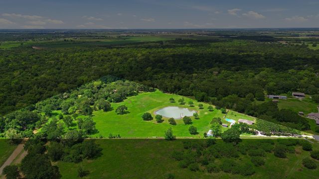 1711 Eagle Nest Acres Drive, Wallis, TX 77485