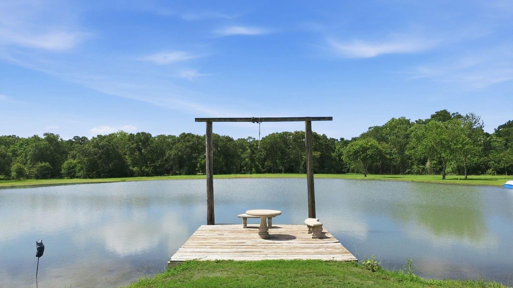 1711 Eagle Nest Acres Drive, Wallis, TX 77485