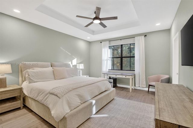 12140 Village Pl, Davie, FL 33325