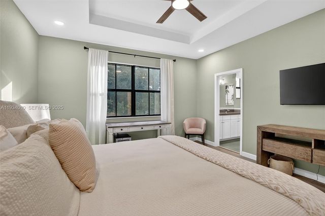 12140 Village Pl, Davie, FL 33325