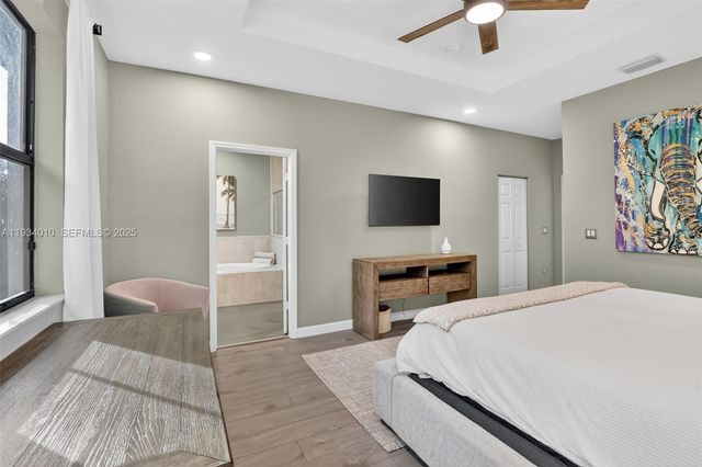 12140 Village Pl, Davie, FL 33325