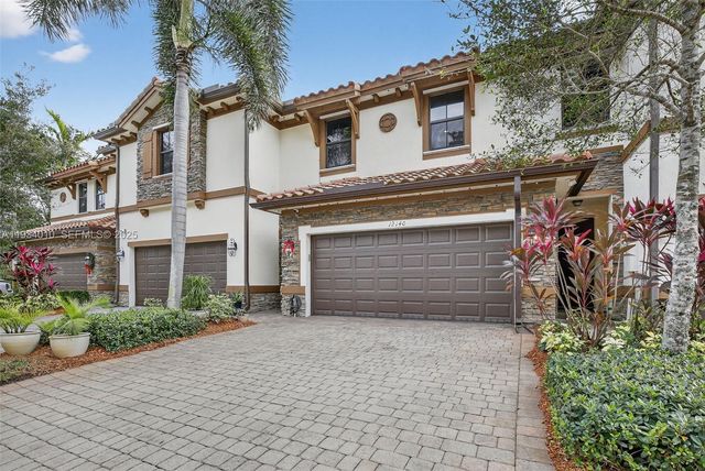 12140 Village Pl, Davie, FL 33325