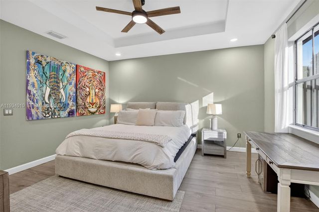 12140 Village Pl, Davie, FL 33325