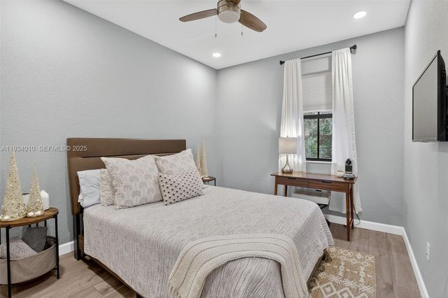 12140 Village Pl, Davie, FL 33325