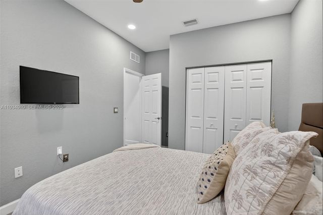 12140 Village Pl, Davie, FL 33325