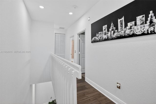 12140 Village Pl, Davie, FL 33325