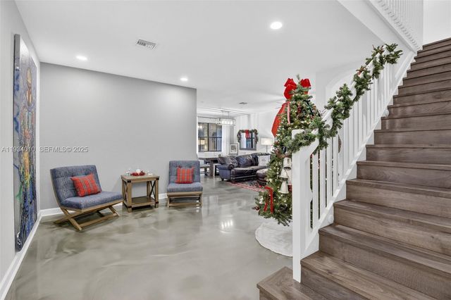 12140 Village Pl, Davie, FL 33325