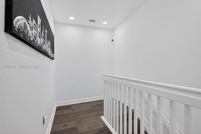 12140 Village Pl, Davie, FL 33325