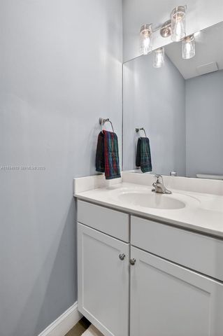 12140 Village Pl, Davie, FL 33325