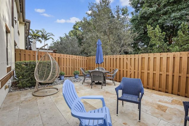 12140 Village Pl, Davie, FL 33325