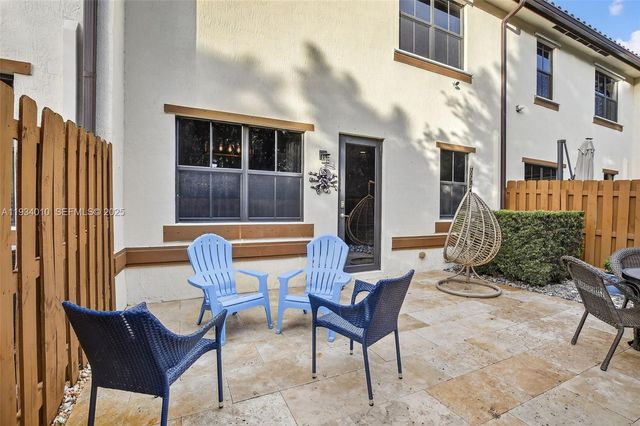 12140 Village Pl, Davie, FL 33325