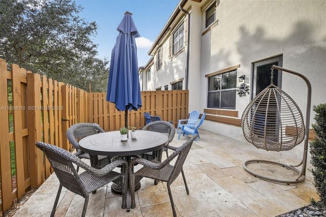 12140 Village Pl, Davie, FL 33325