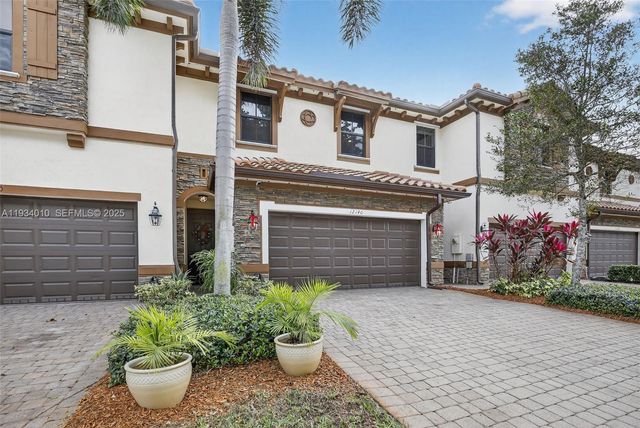 12140 Village Pl, Davie, FL 33325