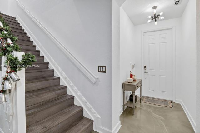 12140 Village Pl, Davie, FL 33325