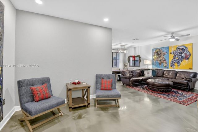 12140 Village Pl, Davie, FL 33325