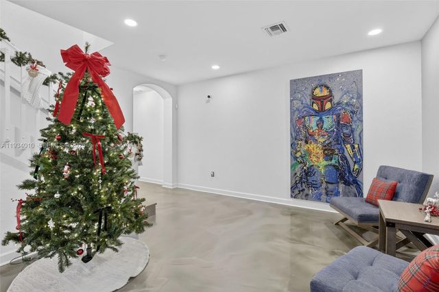 12140 Village Pl, Davie, FL 33325