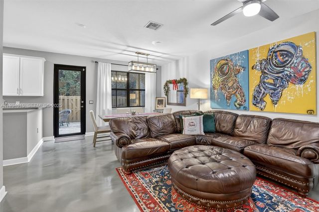 12140 Village Pl, Davie, FL 33325