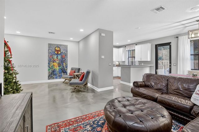 12140 Village Pl, Davie, FL 33325