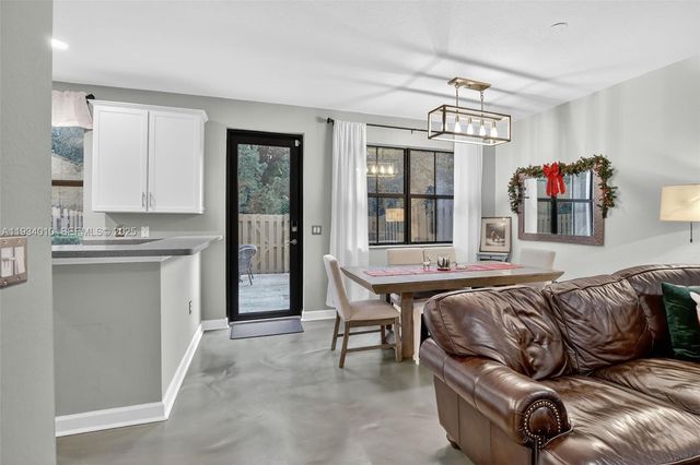 12140 Village Pl, Davie, FL 33325