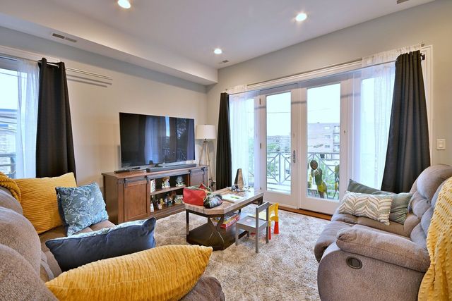 2521 N 76TH Avenue 2SW, Elmwood Park, IL 60707