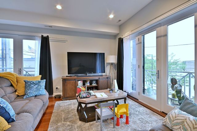 2521 N 76TH Avenue 2SW, Elmwood Park, IL 60707