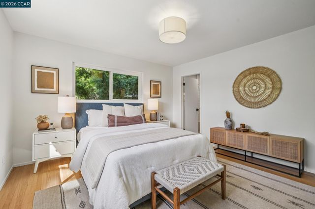 6728 Aitken Dr, Oakland, CA 94611