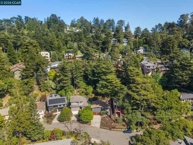 6728 Aitken Dr, Oakland, CA 94611