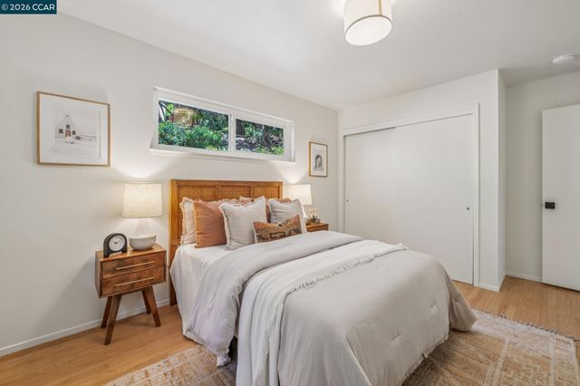 6728 Aitken Dr, Oakland, CA 94611