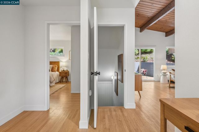 6728 Aitken Dr, Oakland, CA 94611