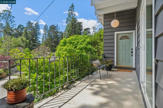 6728 Aitken Dr, Oakland, CA 94611