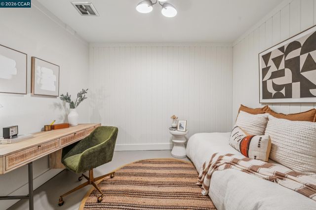 6728 Aitken Dr, Oakland, CA 94611