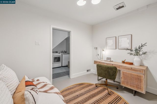 6728 Aitken Dr, Oakland, CA 94611